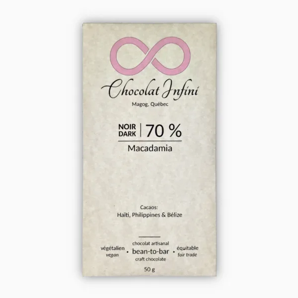 Picture of a macadamia nuts-flavoured 70 % dark chocolate bar.