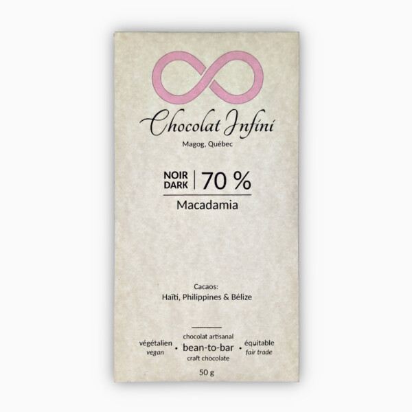 Picture of a macadamia nuts-flavoured 70 % dark chocolate bar.