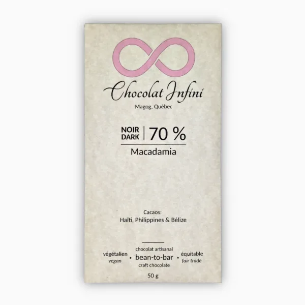 Picture of a macadamia nuts-flavoured 70 % dark chocolate bar.