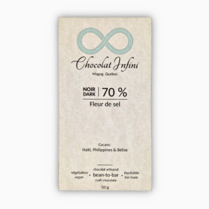 Picture of a fleur de sel-flavoured 70 % dark chocolate bar.