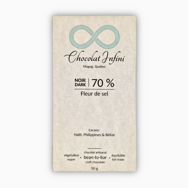 Picture of a fleur de sel-flavoured 70 % dark chocolate bar.