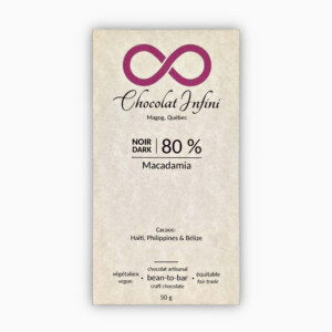 Picture of a macadamia nuts-flavoured 80 % dark chocolate bar.
